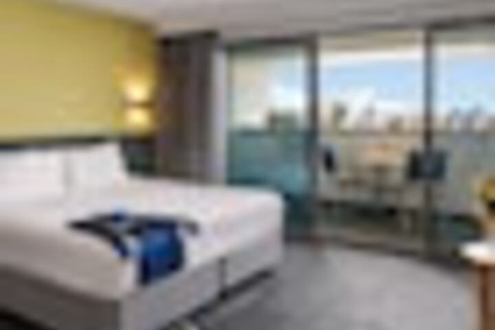 Room 32 of 201