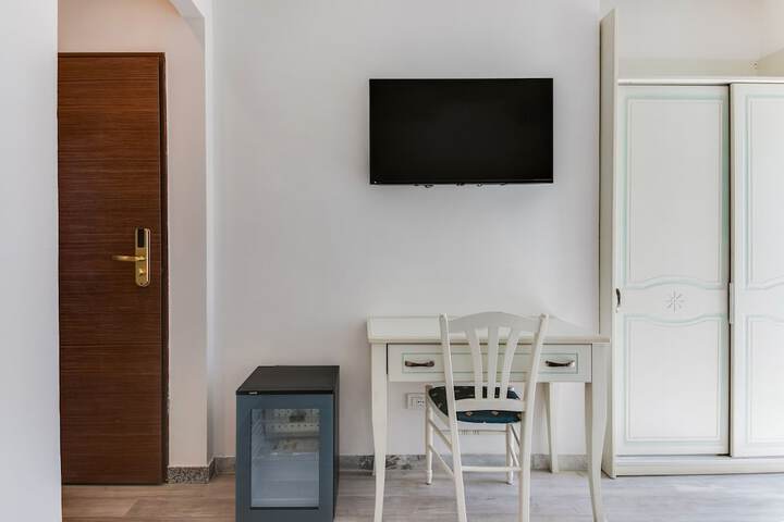 Room 8 of 30