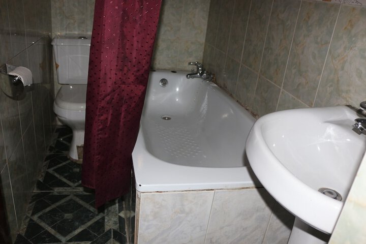 Room 24 of 28