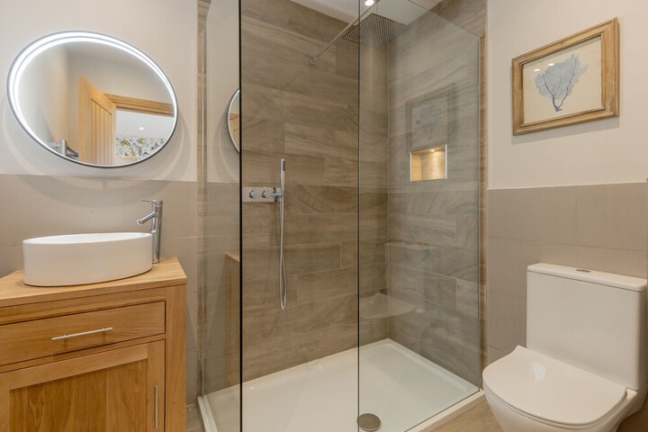 Room 105 of 250