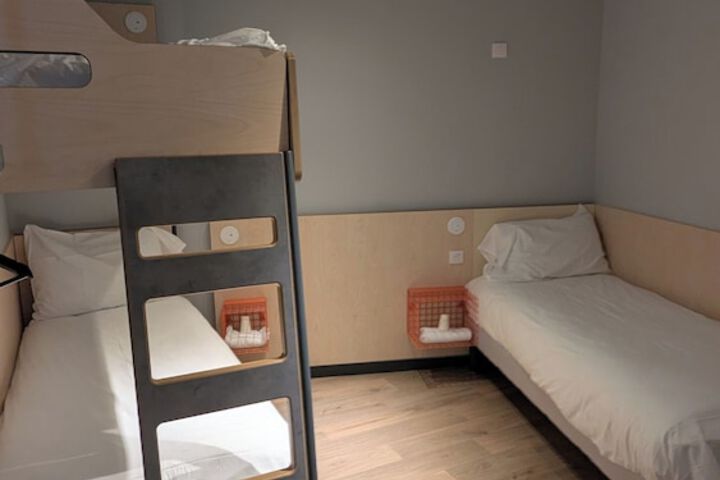 Room 5 of 77