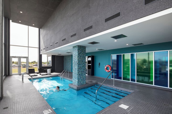 Hotel Pool