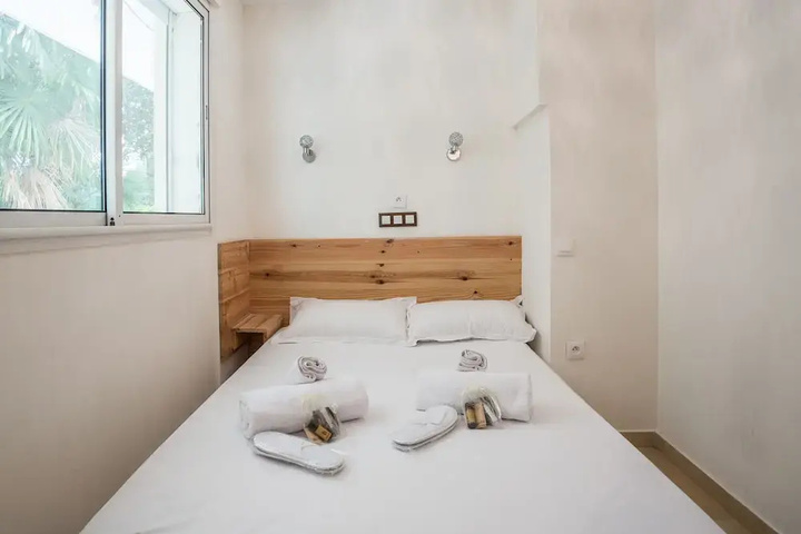Room 4 of 13