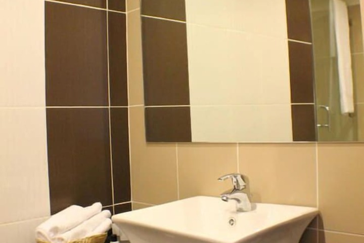 Room 17 of 27
