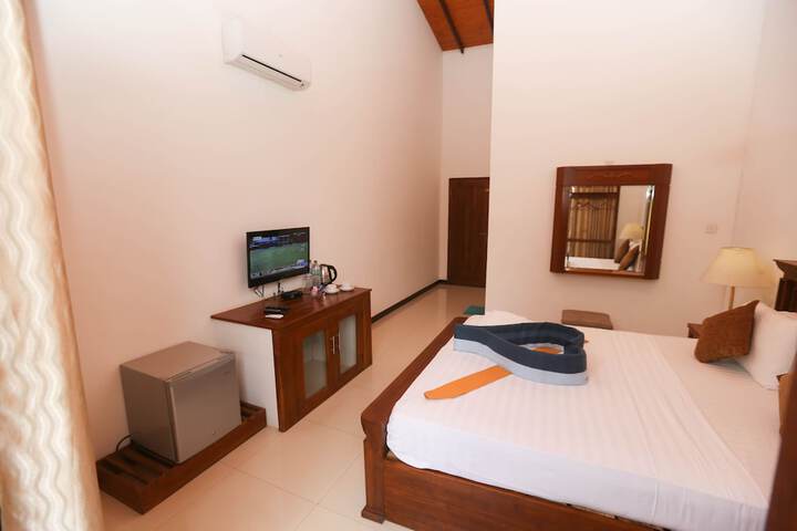 Room 7 of 32