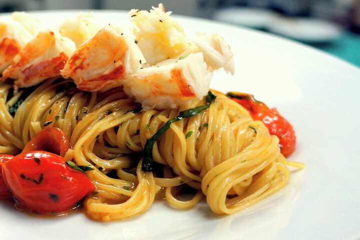 Dining 33 of 75