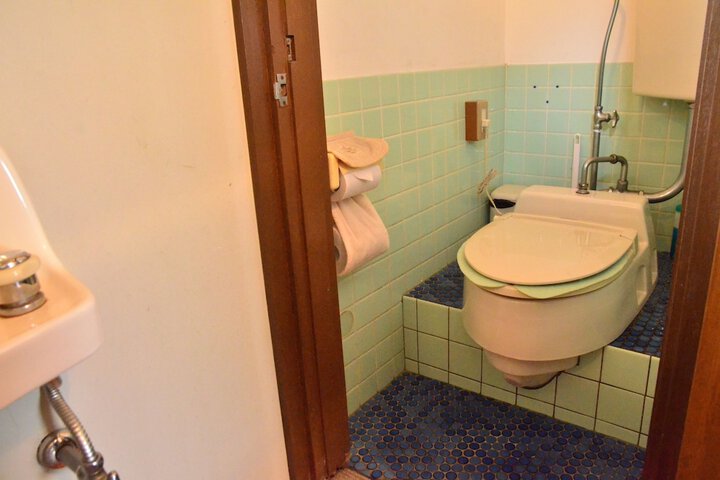 Room 16 of 19