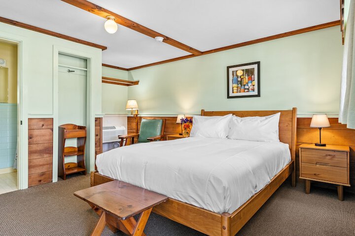 Room 10 of 27