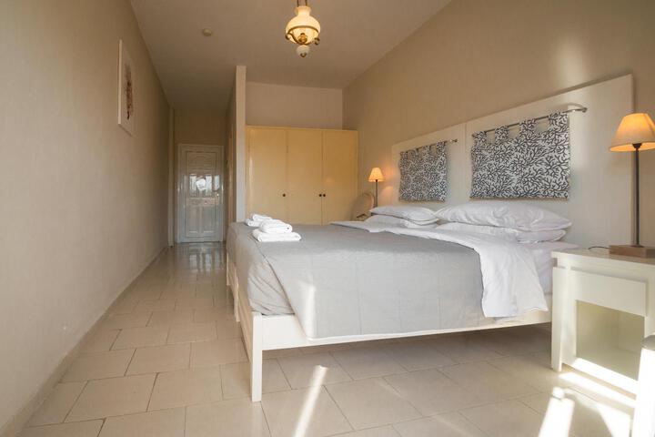Room 33 of 51