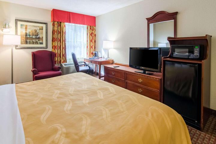 1 King Bed Accessible (13 of 16)