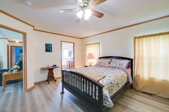 Warm & Inviting Family Home - 2 Mi to Golf Course!