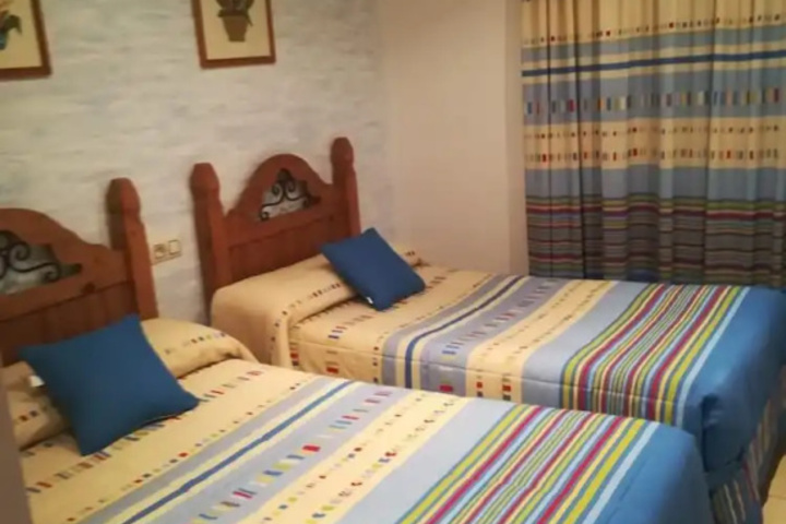 Room 6 of 14