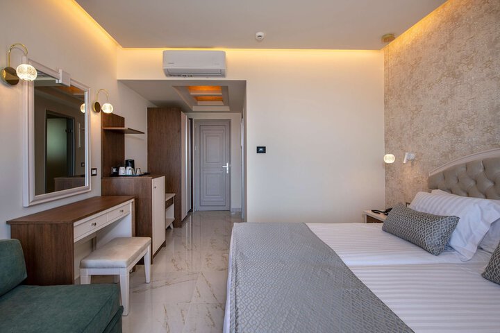 Room 33 of 156