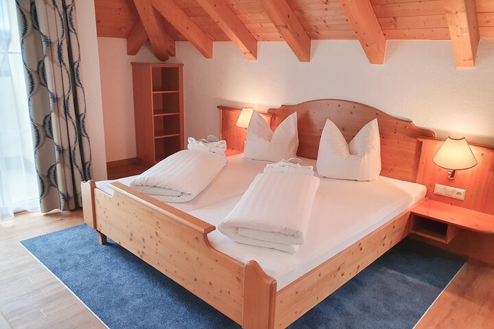 Room 8 of 40