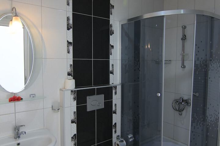 Room 14 of 28