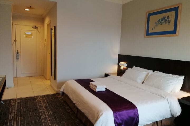 Room 15 of 37