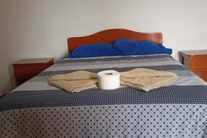 Room 5 of 12