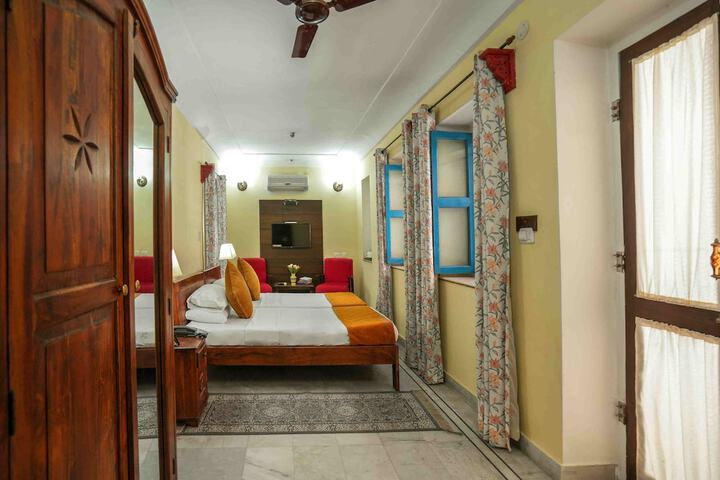 Room 4 of 36