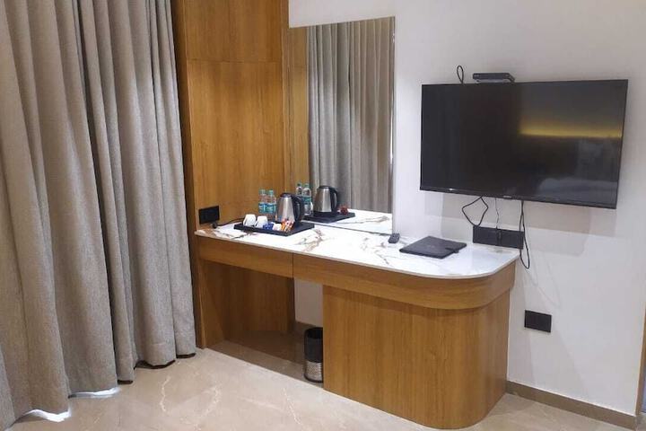 Room 8 of 21