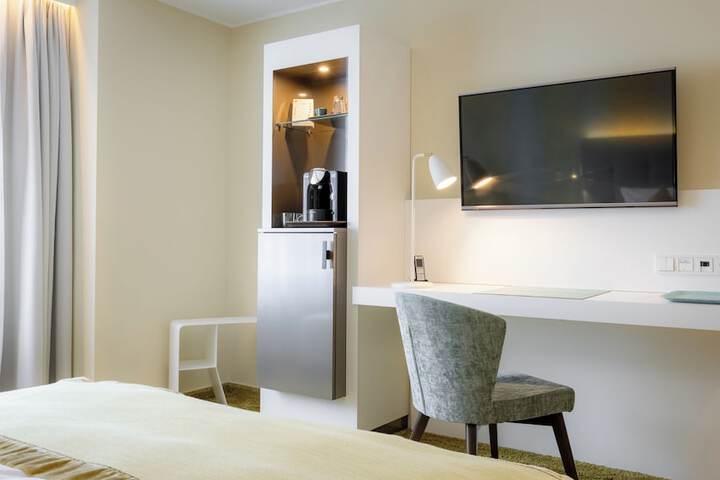 Room 14 of 86