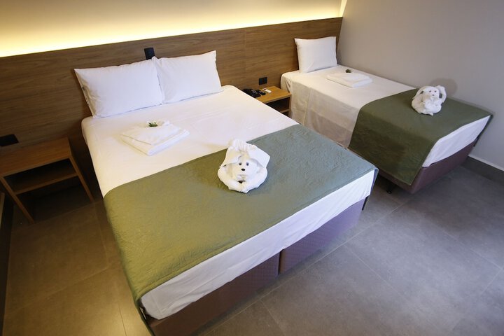 Room 6 of 32