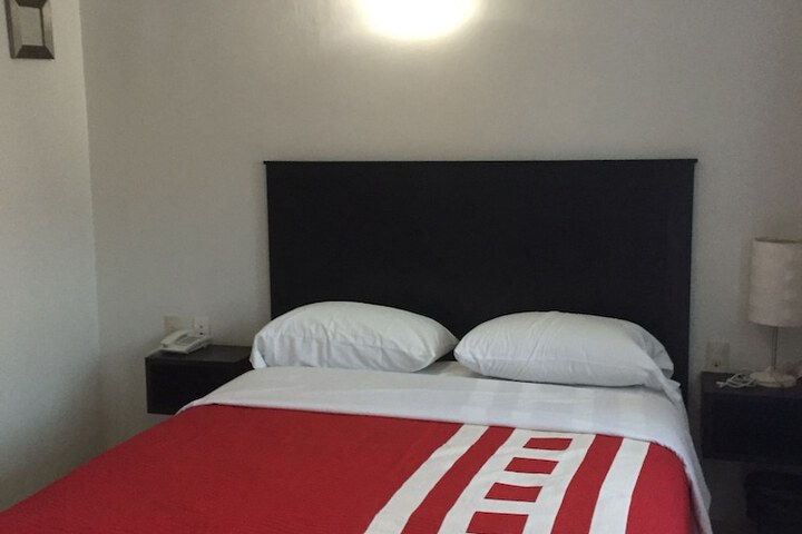 Room 4 of 40