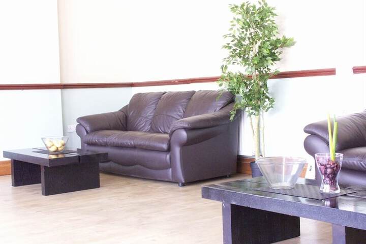 Lounge 18 of 29