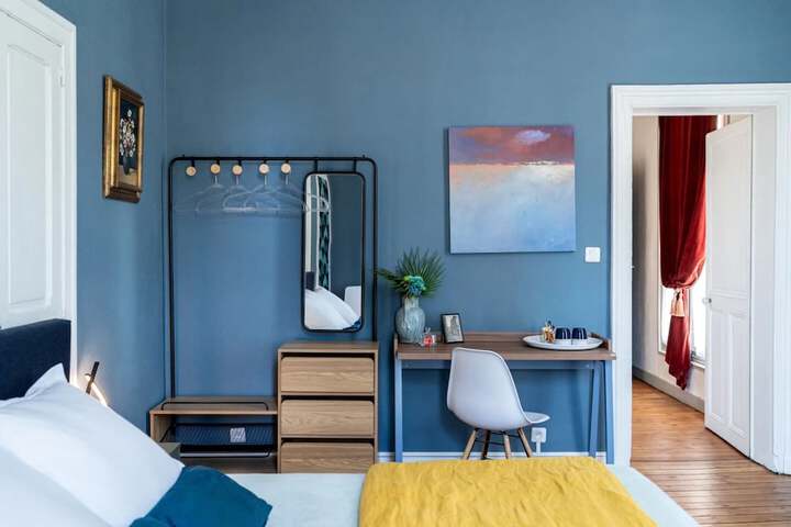 Room 7 of 28
