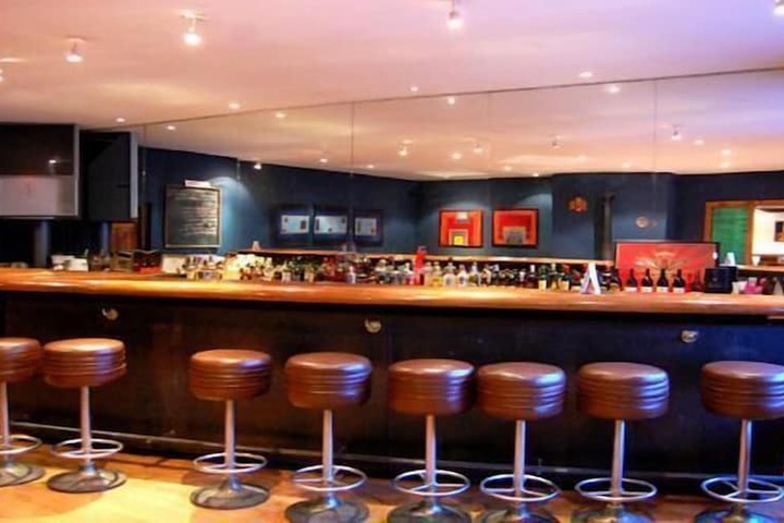 Lounge 10 of 24