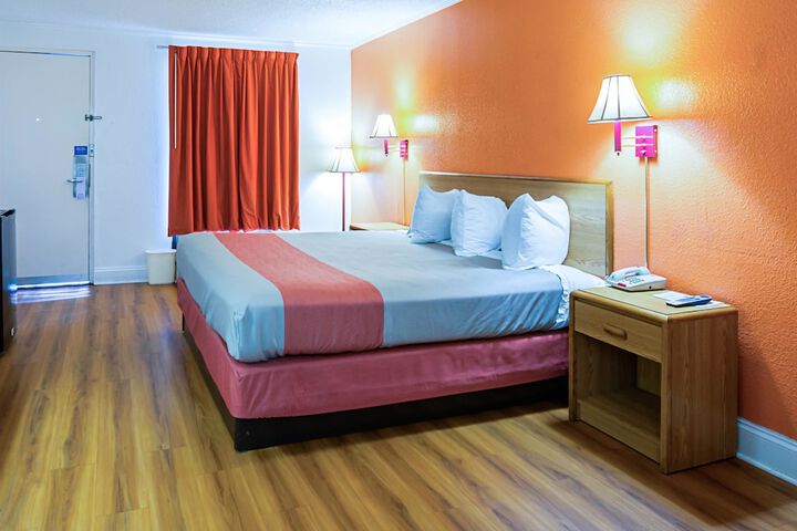 1 King Bed (11 of 14)