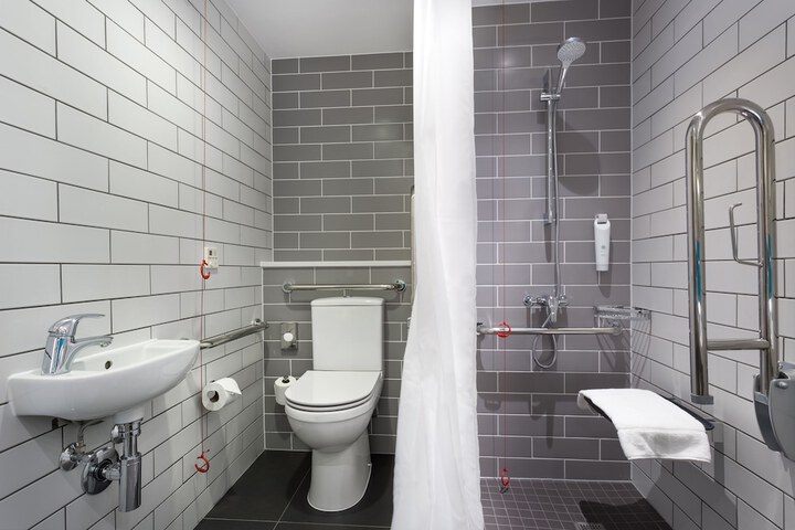 Room 34 of 65