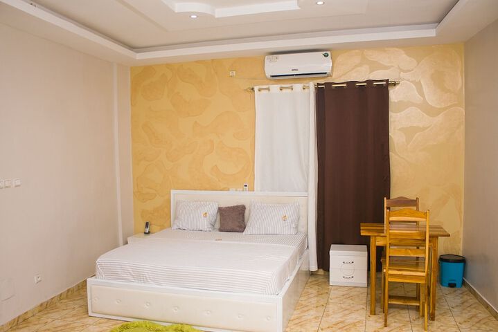 Room 2 of 6