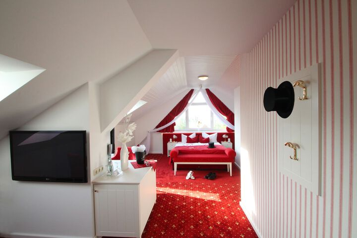 Room 6 of 83
