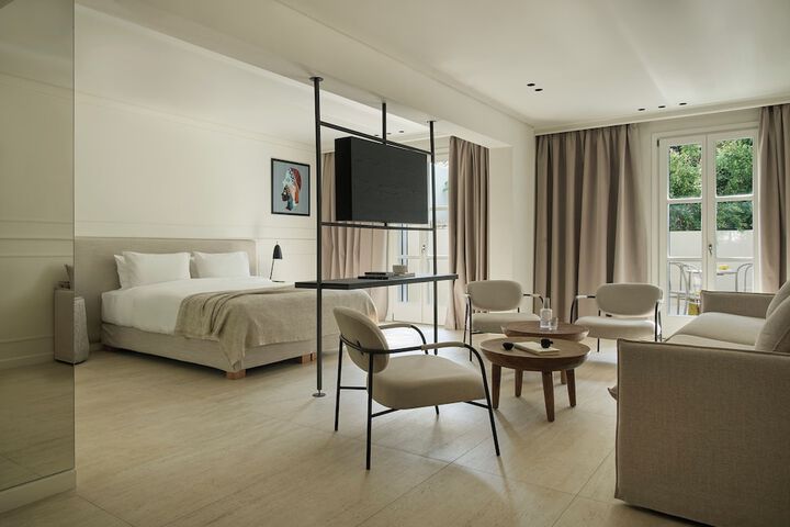 Room 15 of 43