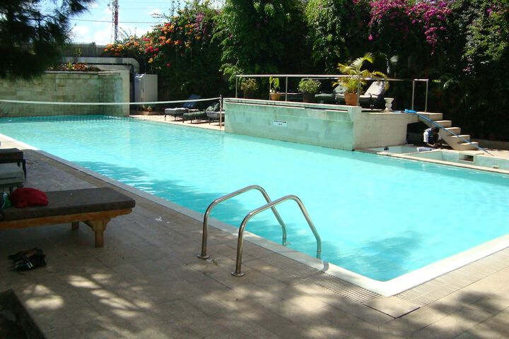 Hotel with Pool