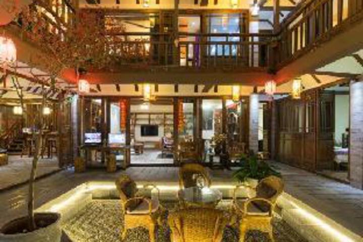 Binjia Boutique Inn (Lijiang Ancient City Dashuiche Branch)