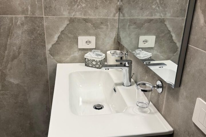 Room 14 of 18