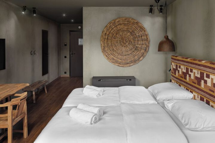 Room 12 of 27