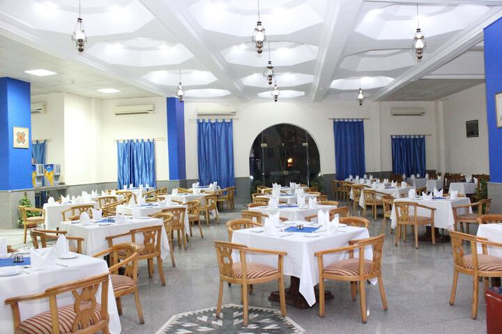 Dining 40 of 56