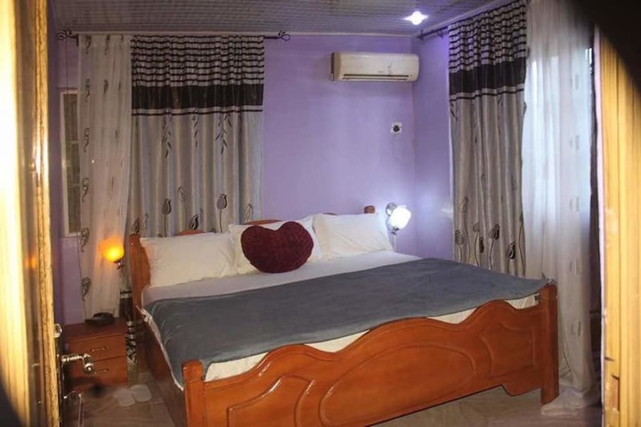 Room 13 of 22