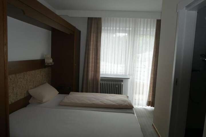 Room 4 of 22