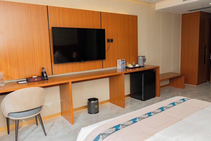 Room 4 of 13