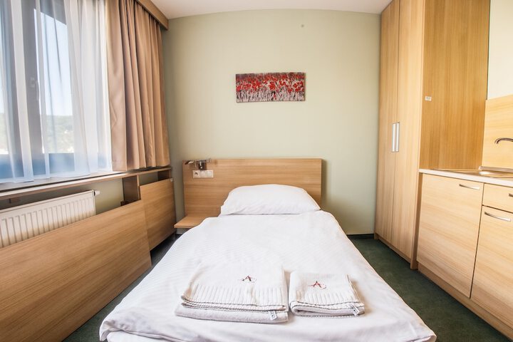 Room 10 of 73