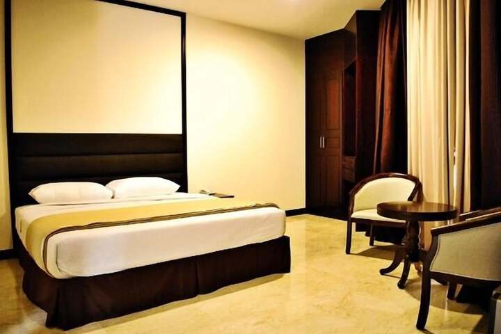 Room 10 of 19