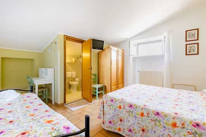 Room 9 of 68