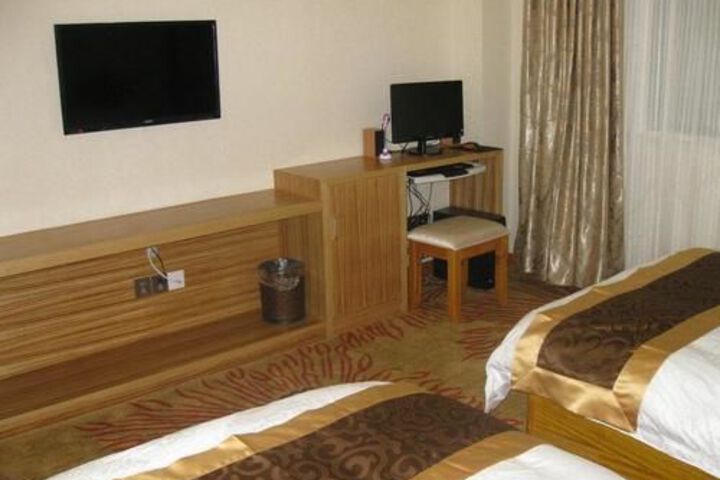 Room 12 of 19
