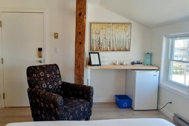 Room 27 of 183