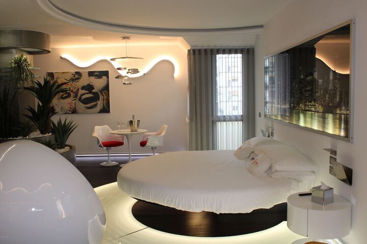 Room 12 of 52