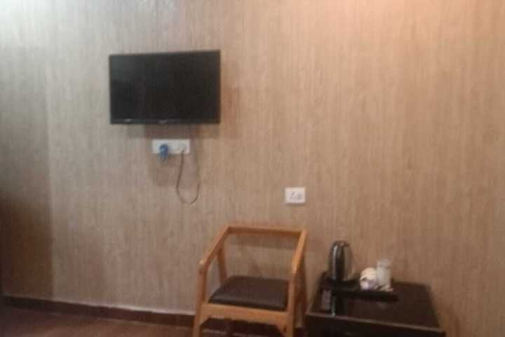 Room 13 of 28