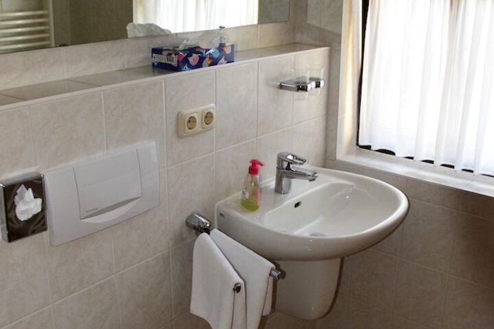 Room 15 of 16